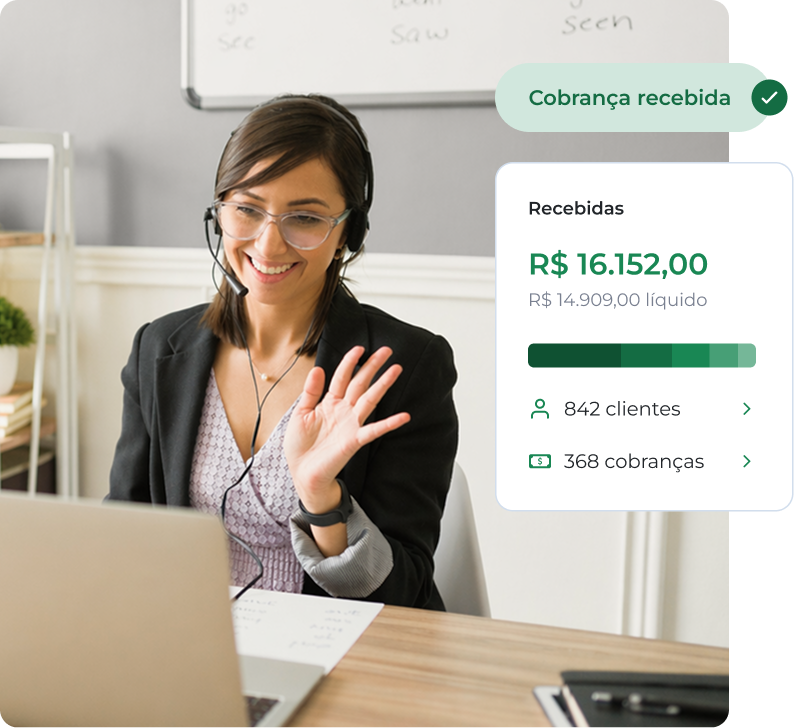 Instrutora de curso online. Ao lado, informações de cobrança recebida, valores em caixa, número de clientes e cobranças.