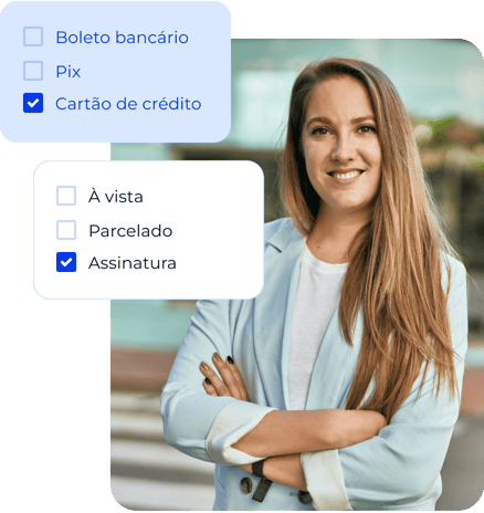 Empresária sorrindo de braços cruzados. Ao lado, recortes da interface do Asaas onde é possível escolher detalhes da cobrança, como pagamento por boleto, Pix ou cartão de crédito e se é à vista, parcelado ou assinatura.