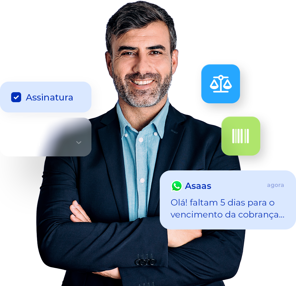 Homem vestindo terno e sorrindo de braços cruzados Homem vestindo terno e sorrindo de braços cruzados